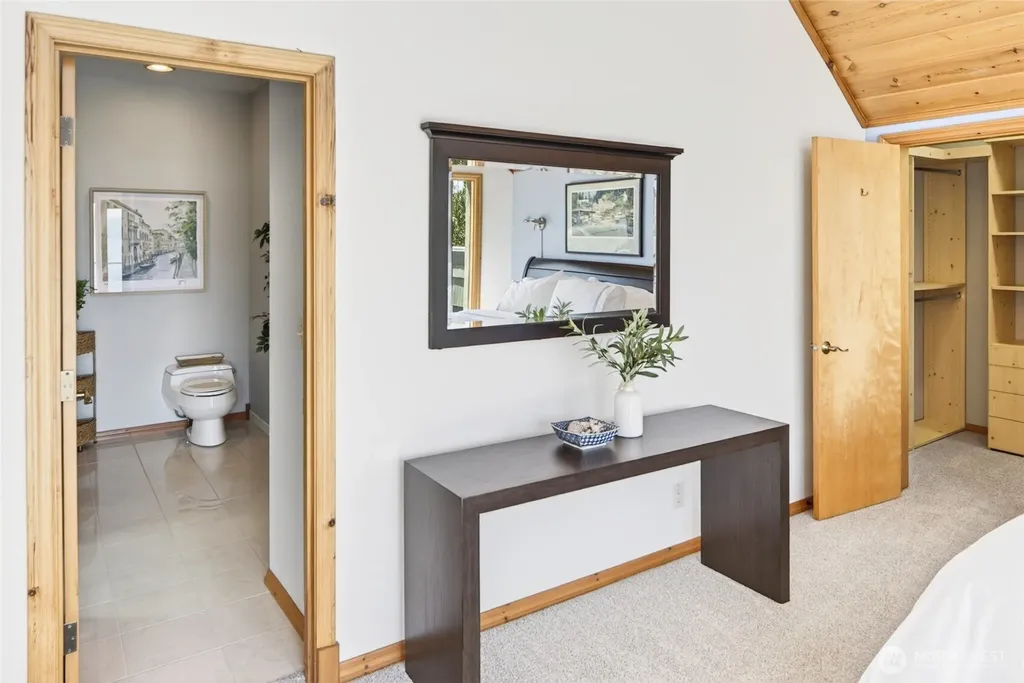 10567 NE West Kingston Road Kingston WA 98346