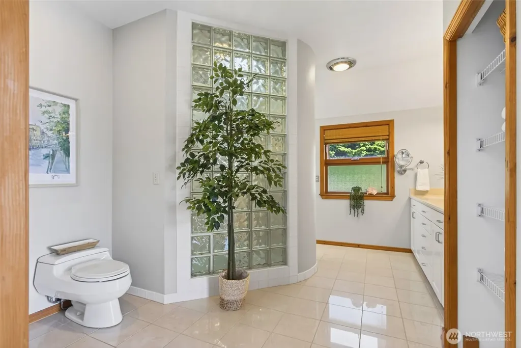 10567 NE West Kingston Road Kingston WA 98346