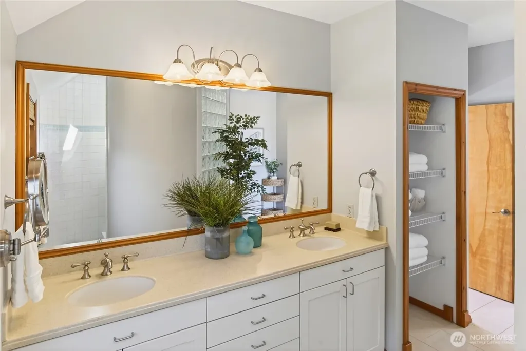10567 NE West Kingston Road Kingston WA 98346