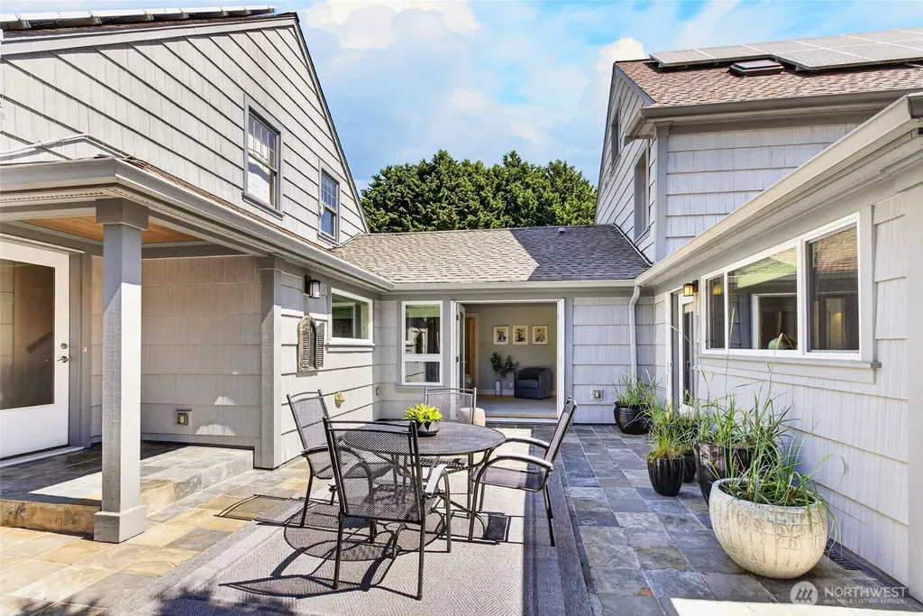 10567 NE West Kingston Road Kingston WA 98346