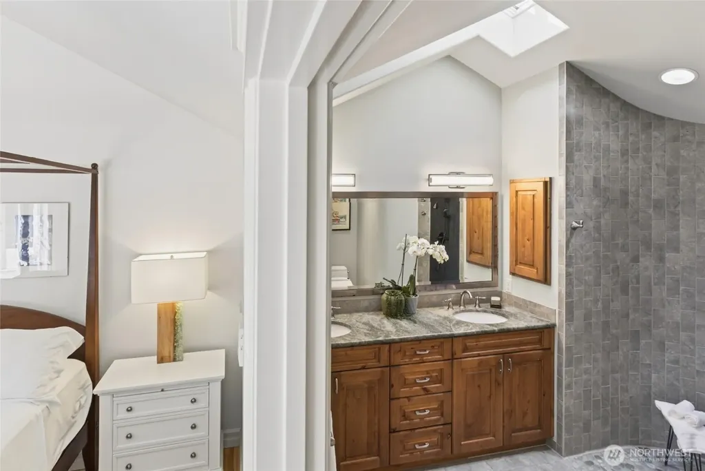 10567 NE West Kingston Road Kingston WA 98346