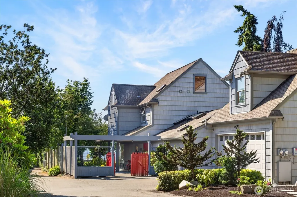 10567 NE West Kingston Road Kingston WA 98346