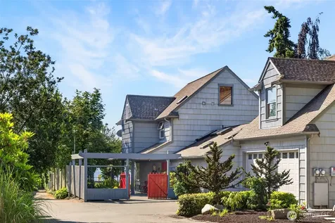 10567 NE West Kingston Road Kingston WA 98346