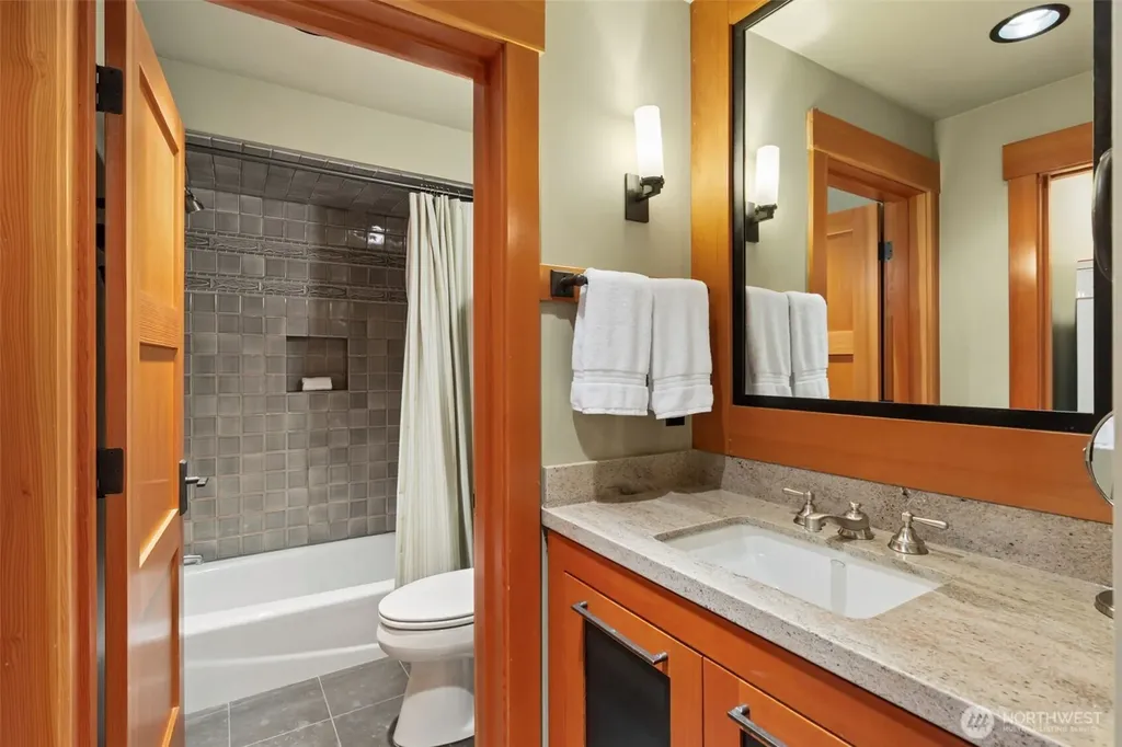 8641 Fernwood Street NE Olympia WA 98516