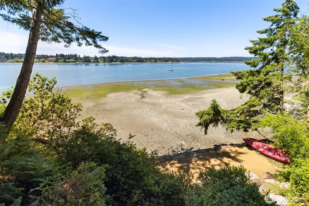 8641 Fernwood Street NE Olympia WA 98516