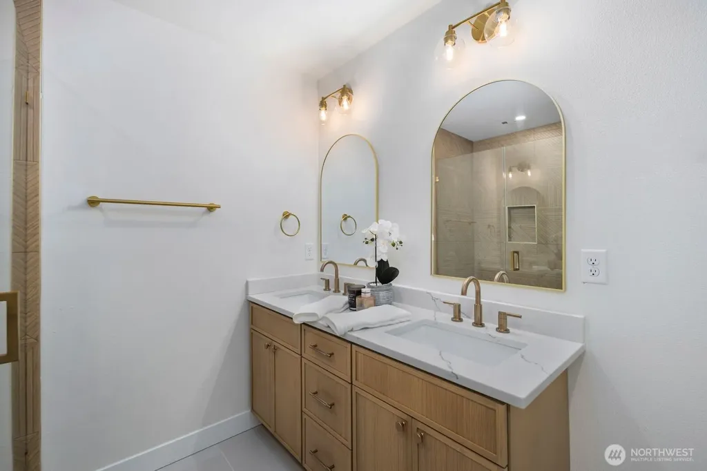 12042 5th Avenue NE Seattle WA 98125