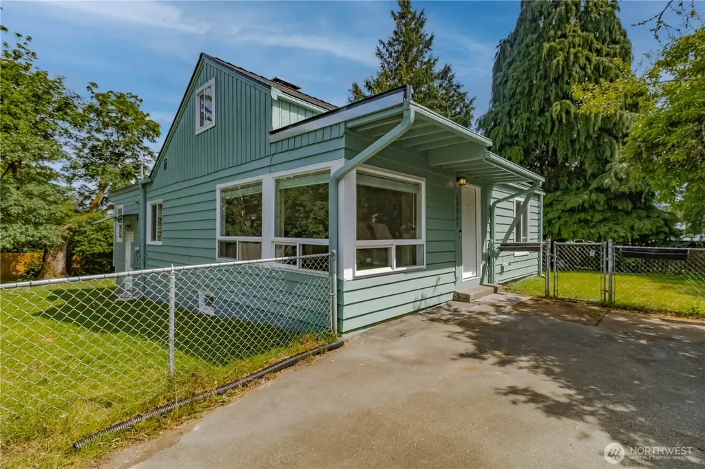 15212 37th Place S Tukwila WA 98188