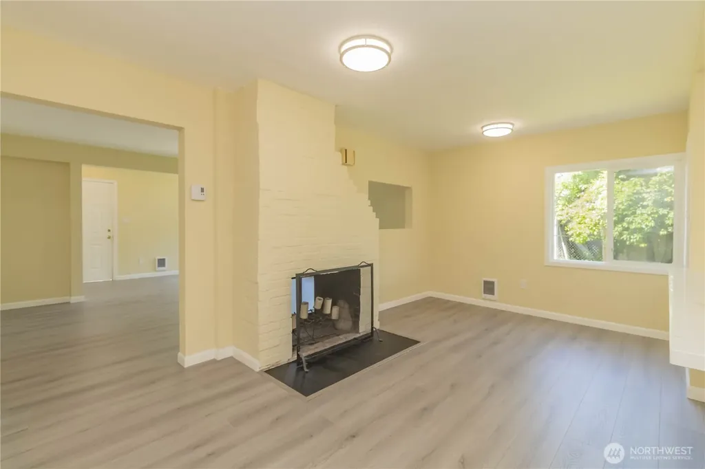 15212 37th Place S Tukwila WA 98188