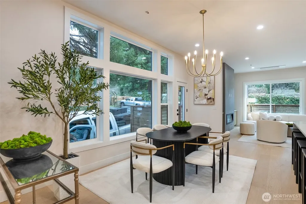 18607 104th Avenue NE Bothell WA 98011