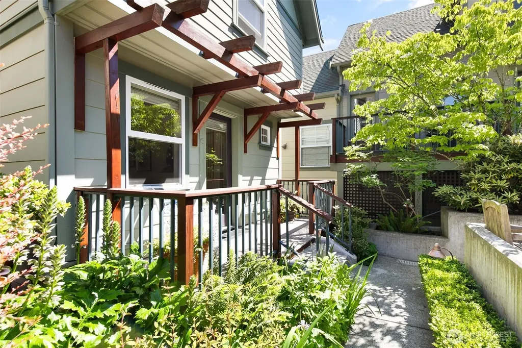 6318 5th Avenue NE Seattle WA 98115
