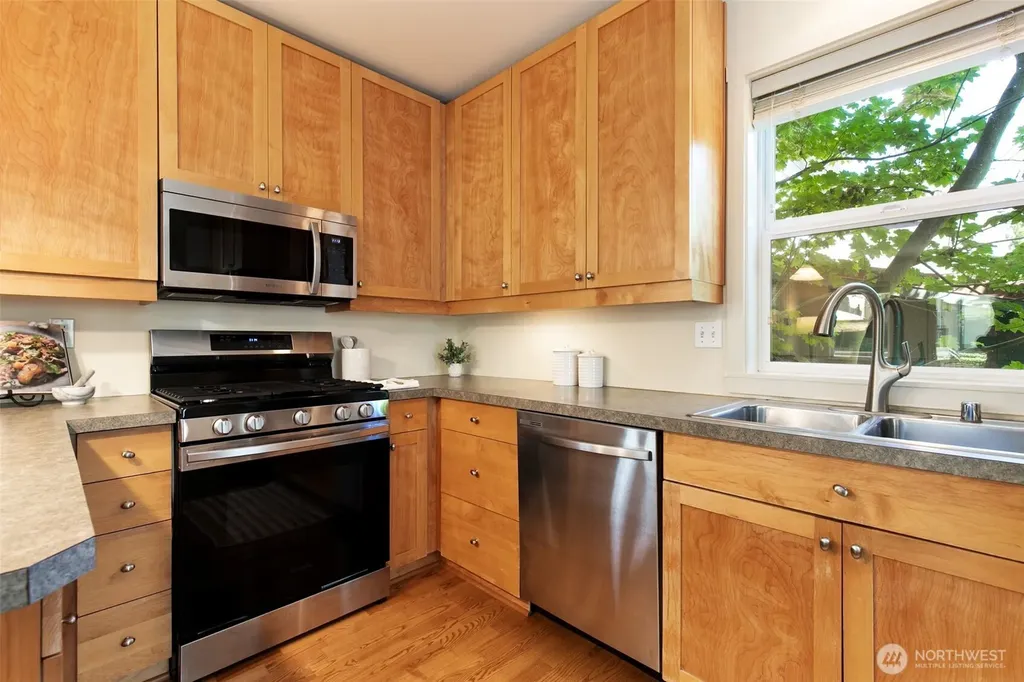 6318 5th Avenue NE Seattle WA 98115