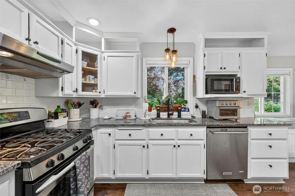 6898 Golf View Drive Lynden WA 98264