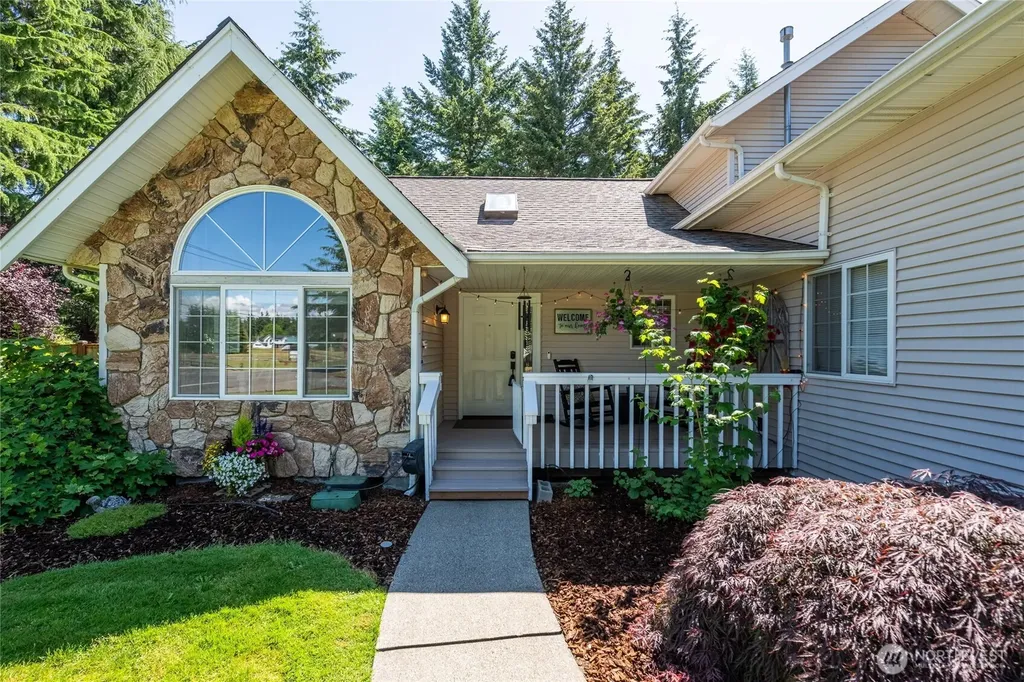 6898 Golf View Drive Lynden WA 98264
