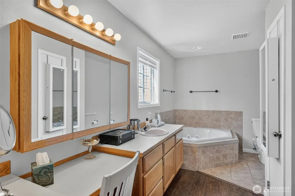 6898 Golf View Drive Lynden WA 98264