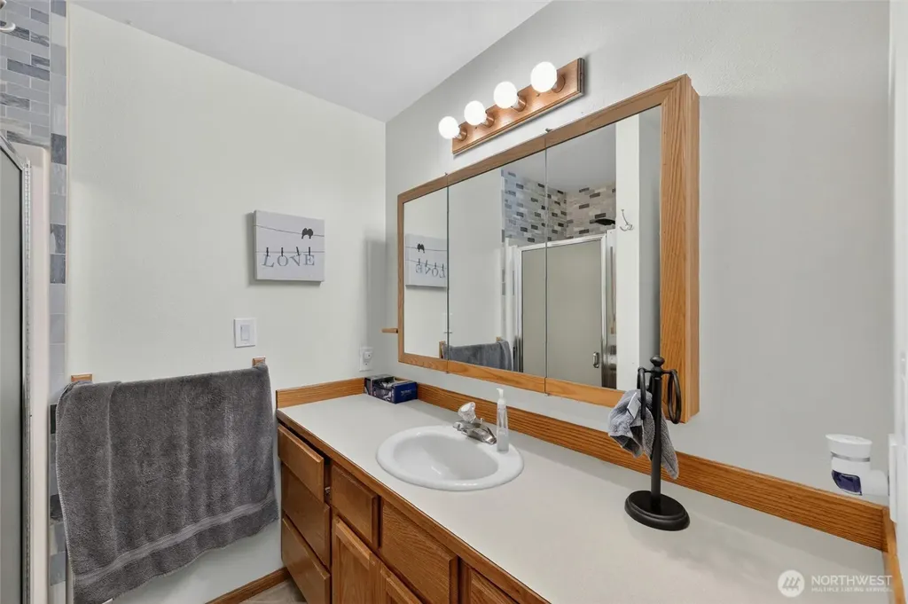 6898 Golf View Drive Lynden WA 98264
