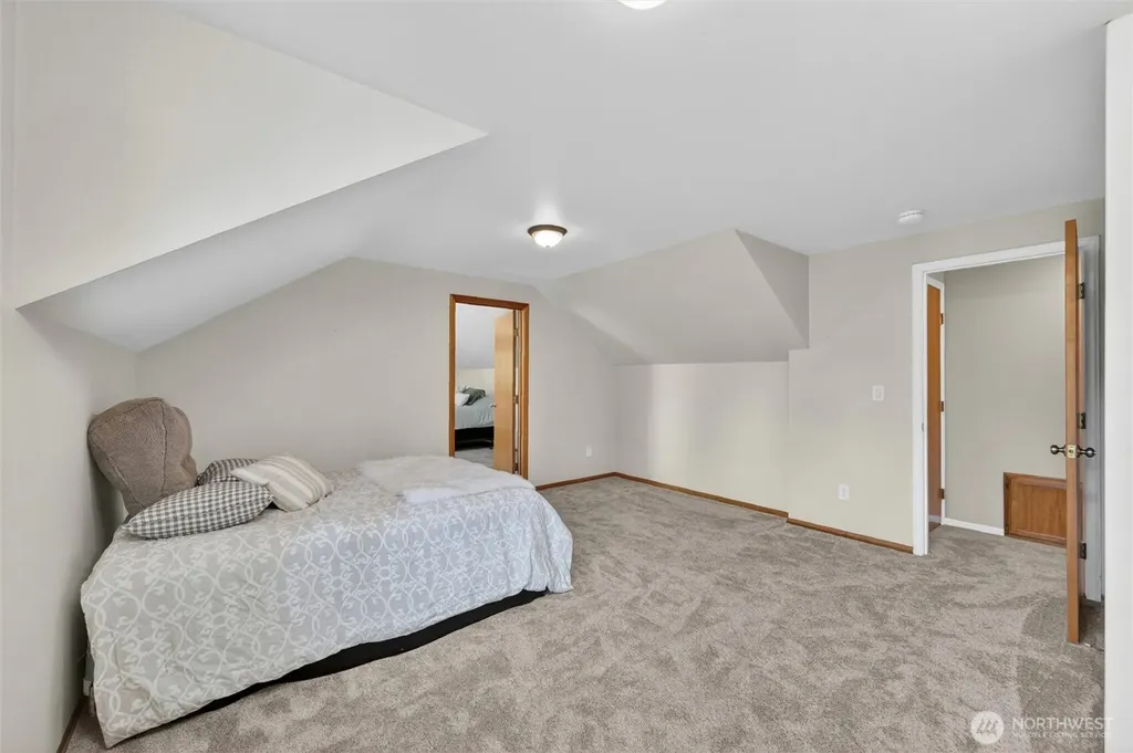6898 Golf View Drive Lynden WA 98264