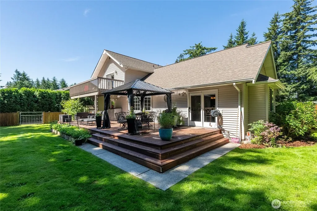 6898 Golf View Drive Lynden WA 98264