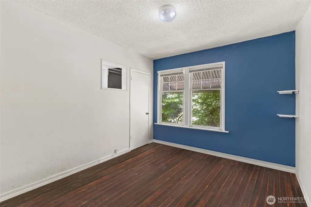 9059 Carkeek Drive S Seattle WA 98118