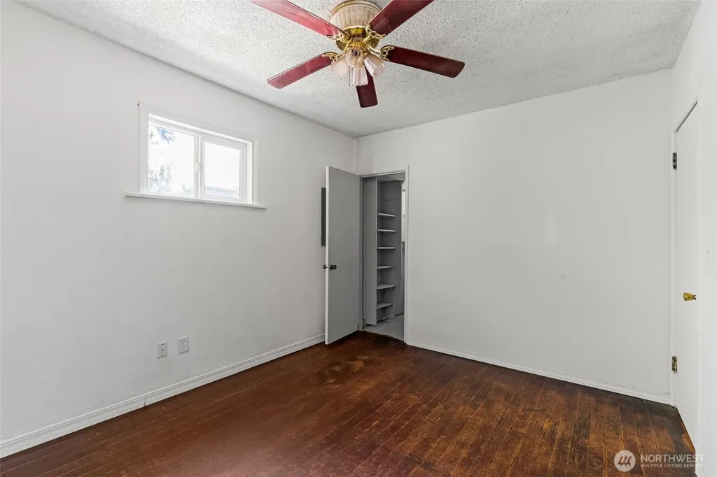 9059 Carkeek Drive S Seattle WA 98118