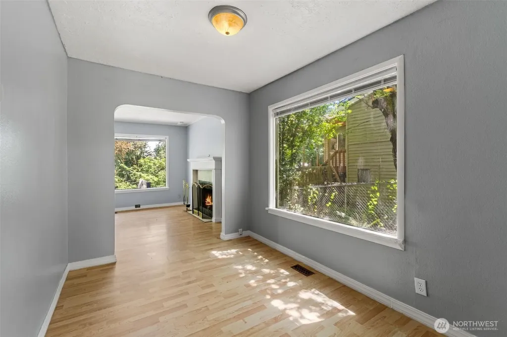 9059 Carkeek Drive S Seattle WA 98118