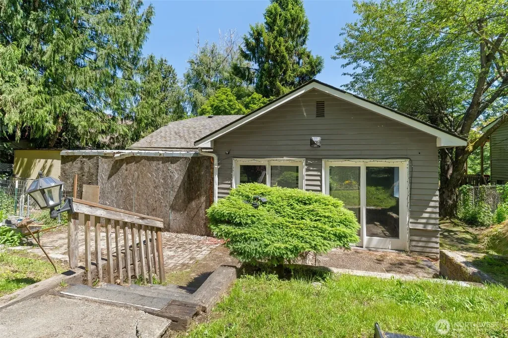 9059 Carkeek Drive S Seattle WA 98118