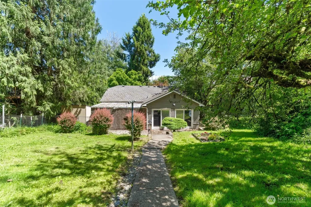 9059 Carkeek Drive S Seattle WA 98118