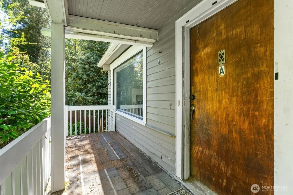 9059 Carkeek Drive S Seattle WA 98118