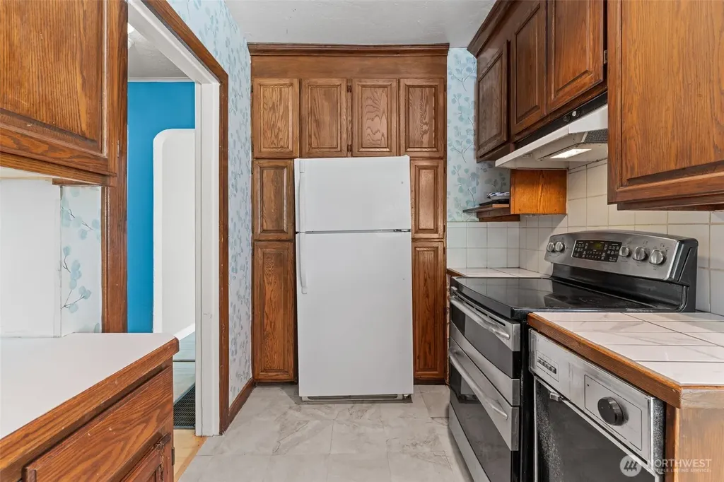 9059 Carkeek Drive S Seattle WA 98118