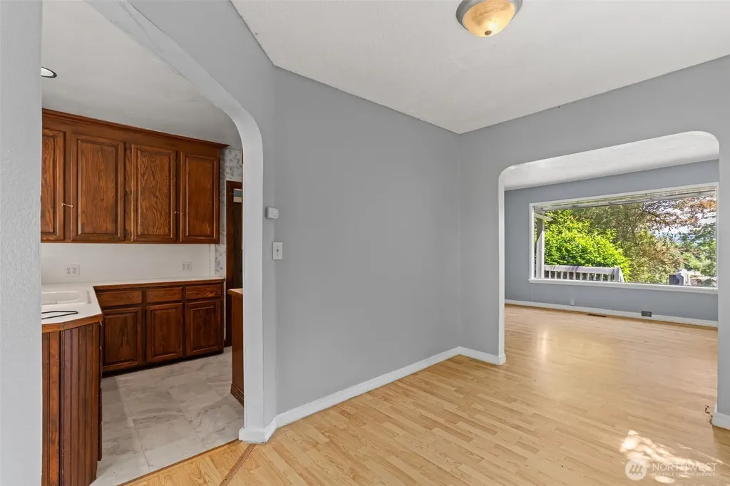 9059 Carkeek Drive S Seattle WA 98118
