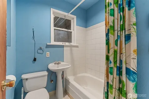 9059 Carkeek Drive S Seattle WA 98118