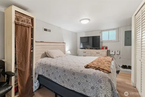 9059 Carkeek Drive S Seattle WA 98118