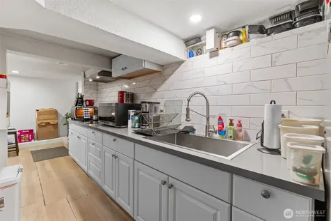 9059 Carkeek Drive S Seattle WA 98118
