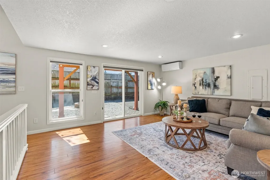 8109 15th Avenue SW Seattle WA 98106