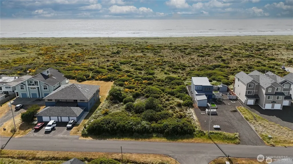 1017 S Sand Dune Ave SW Ocean Shores WA 98569