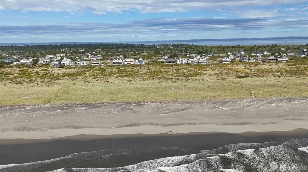 1017 S Sand Dune Ave SW Ocean Shores WA 98569