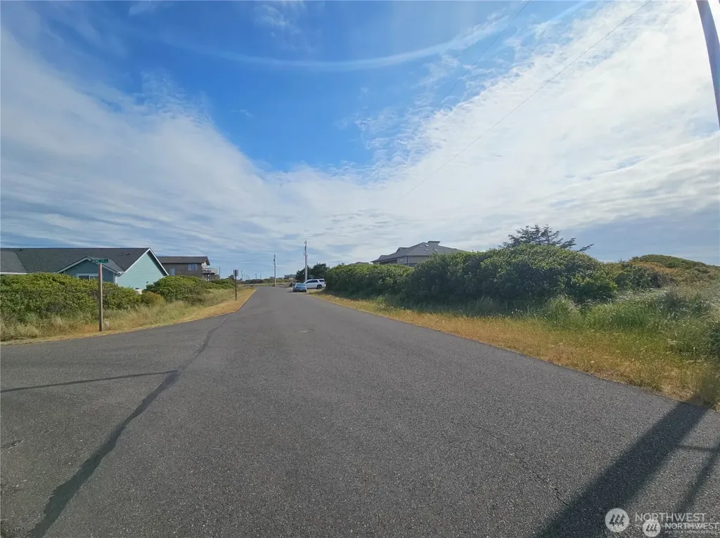 1017 S Sand Dune Ave SW Ocean Shores WA 98569