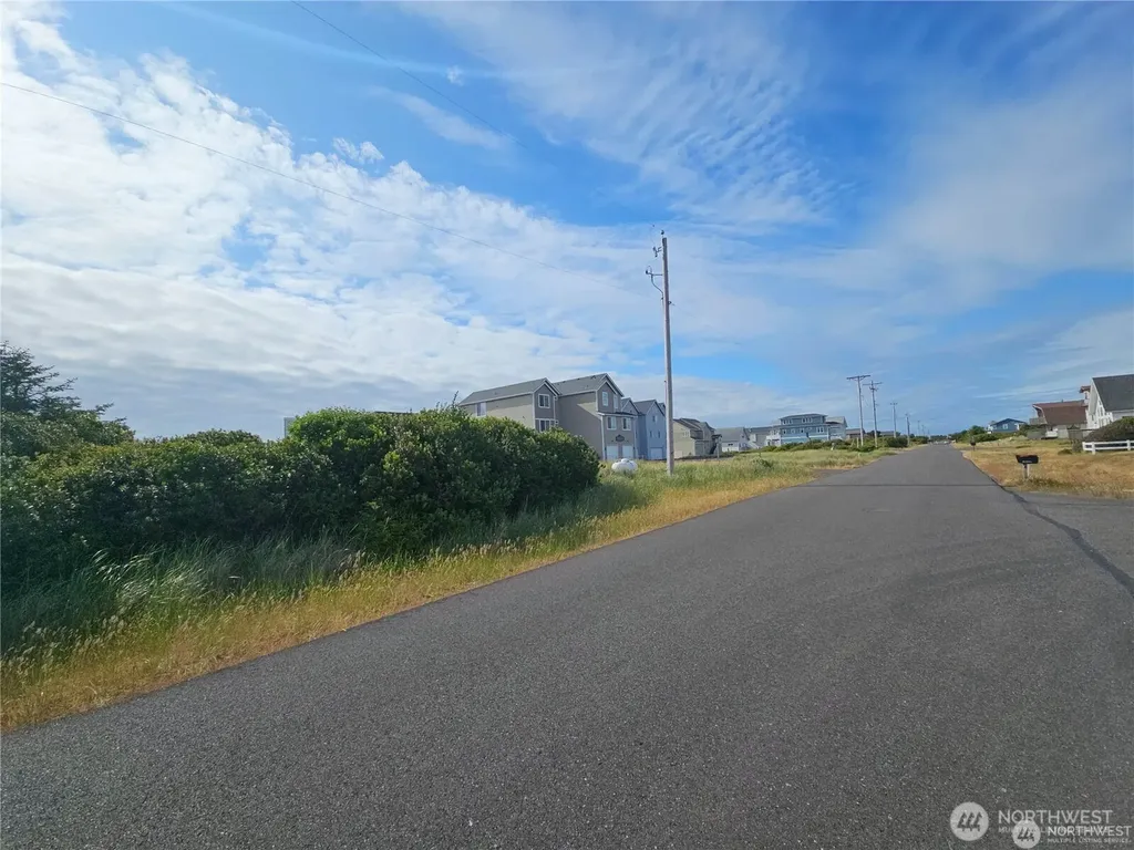 1017 S Sand Dune Ave SW Ocean Shores WA 98569