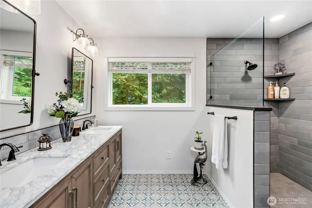 29955 Scenic Drive NE Poulsbo WA 98370