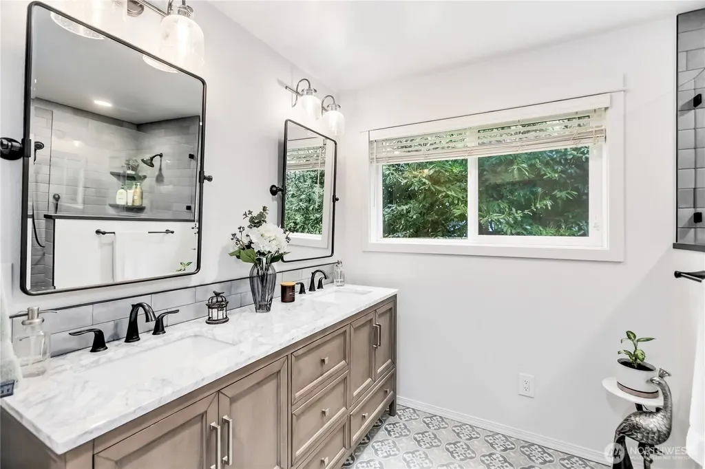 29955 Scenic Drive NE Poulsbo WA 98370