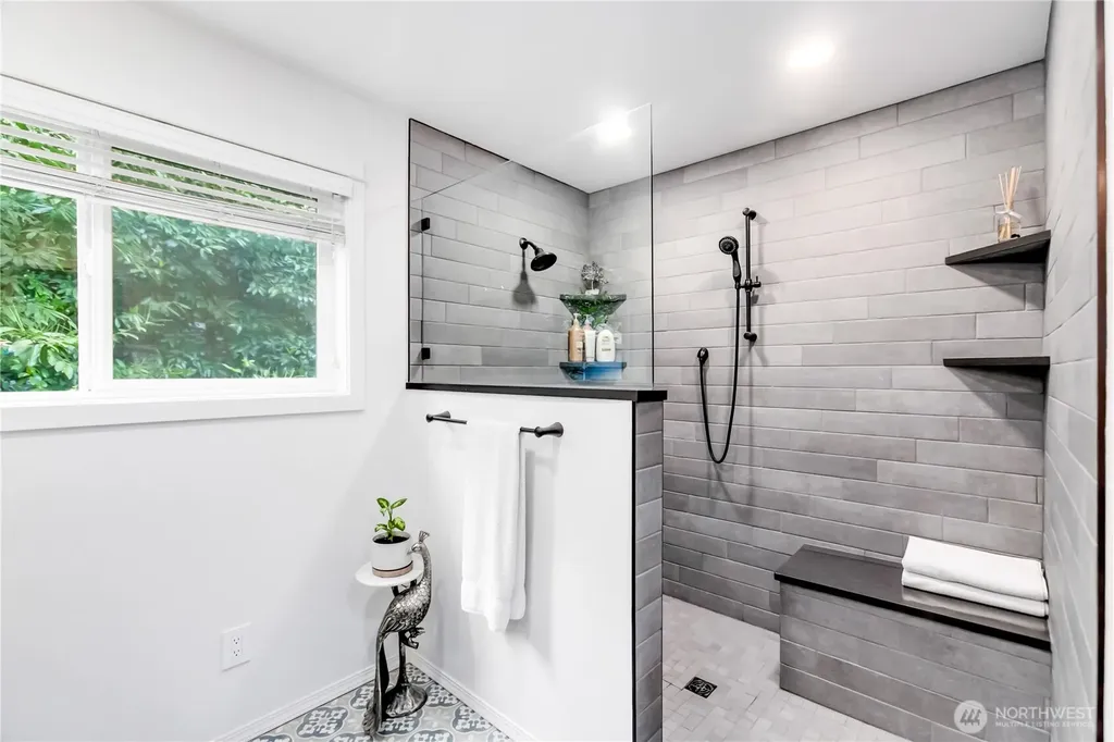 29955 Scenic Drive NE Poulsbo WA 98370