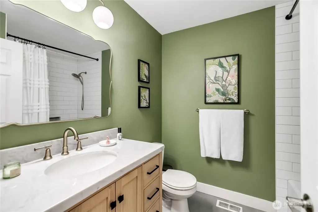 29955 Scenic Drive NE Poulsbo WA 98370