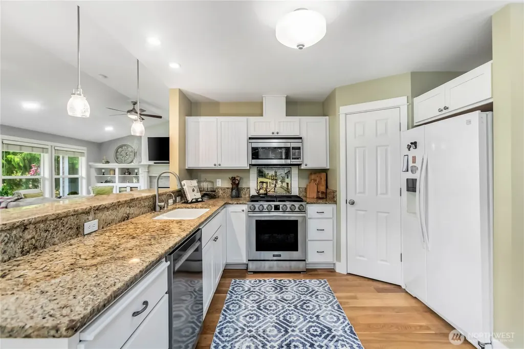 29955 Scenic Drive NE Poulsbo WA 98370