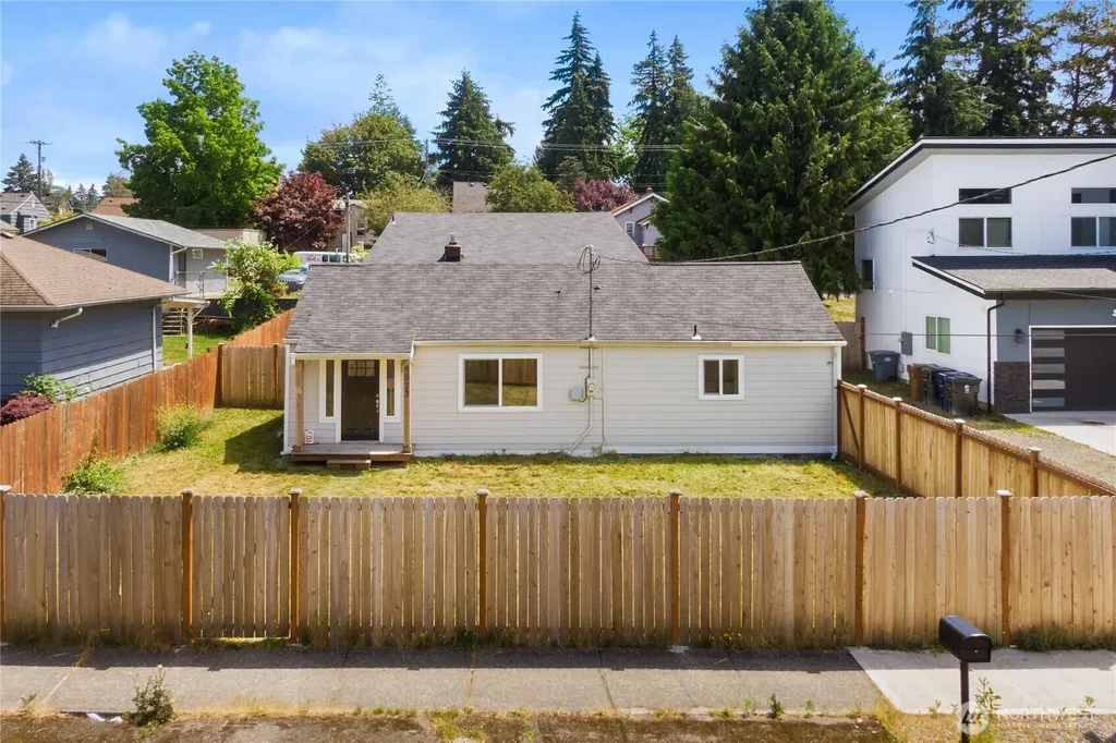 8823 S Yakima Avenue Tacoma WA 98444