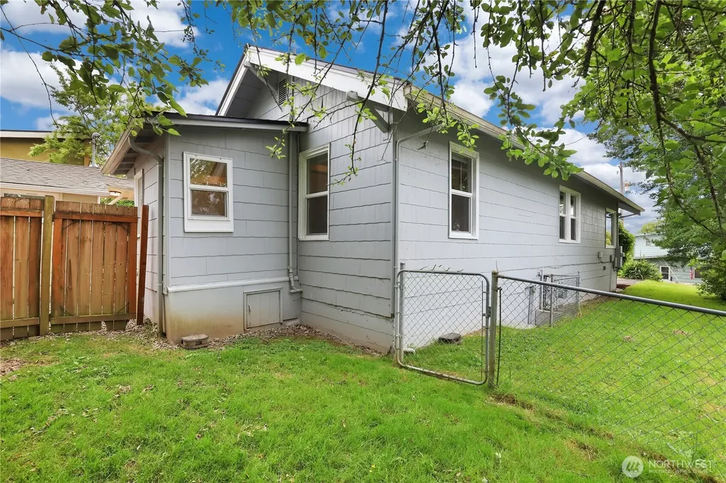 1512 Naval Avenue Bremerton WA 98312
