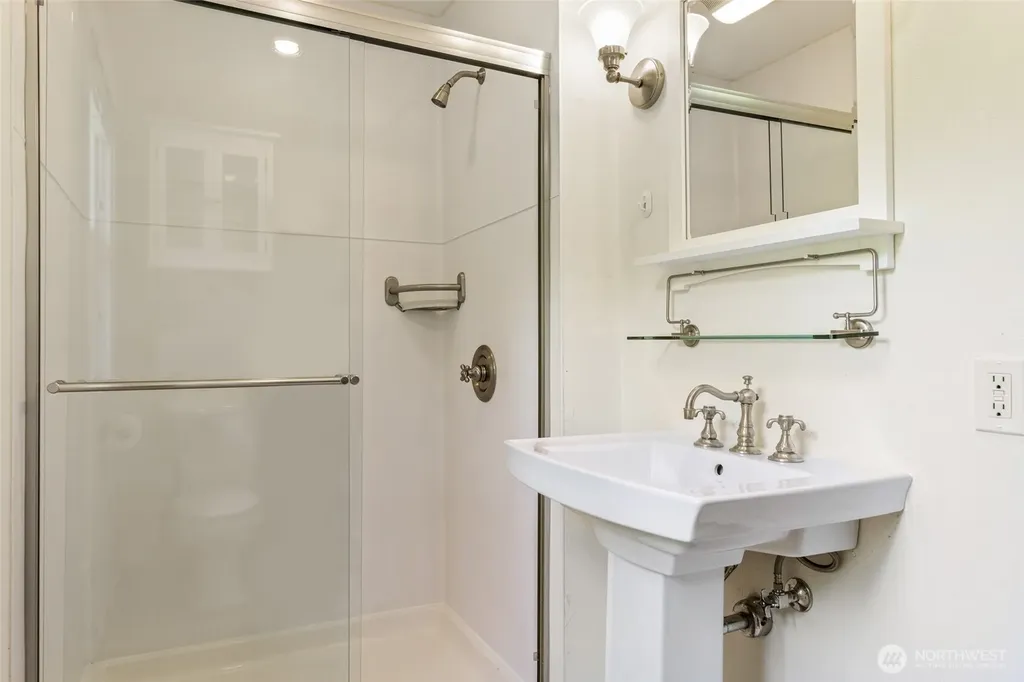 7841 12th Avenue NE Seattle WA 98115