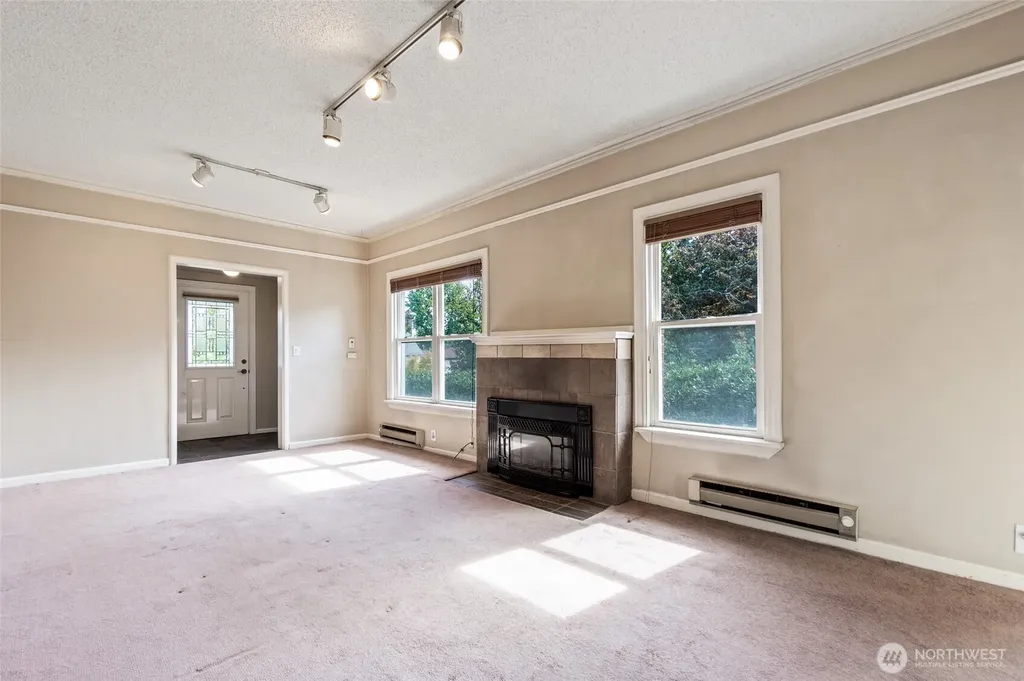 7841 12th Avenue NE Seattle WA 98115