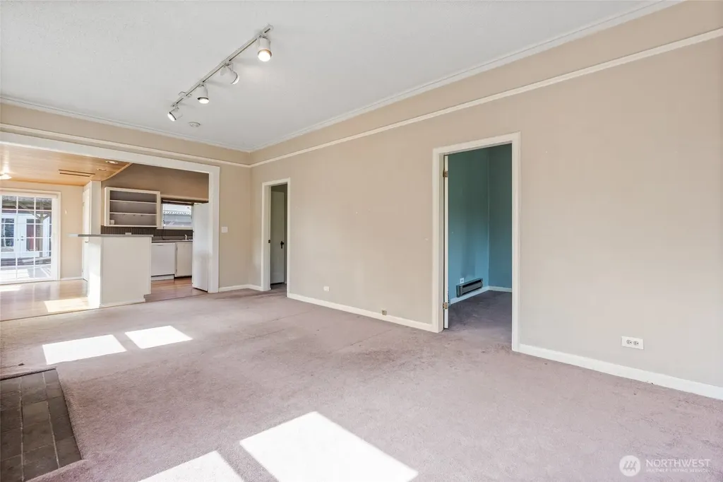 7841 12th Avenue NE Seattle WA 98115