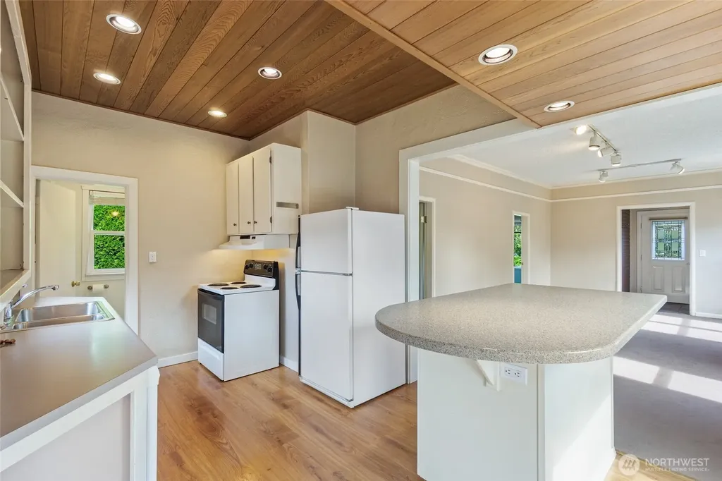 7841 12th Avenue NE Seattle WA 98115