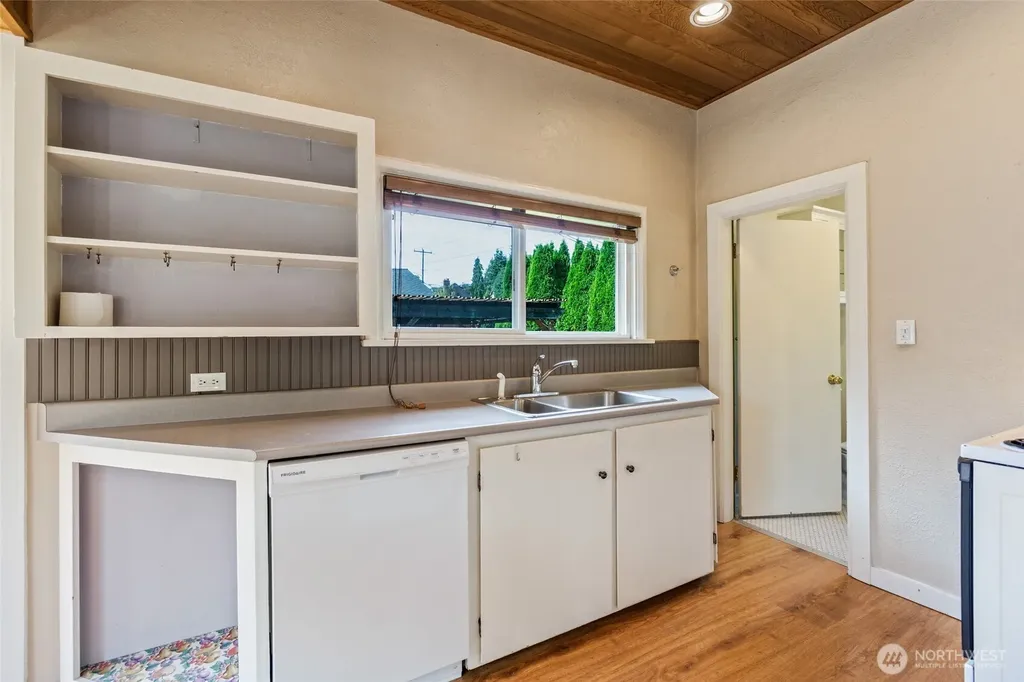 7841 12th Avenue NE Seattle WA 98115