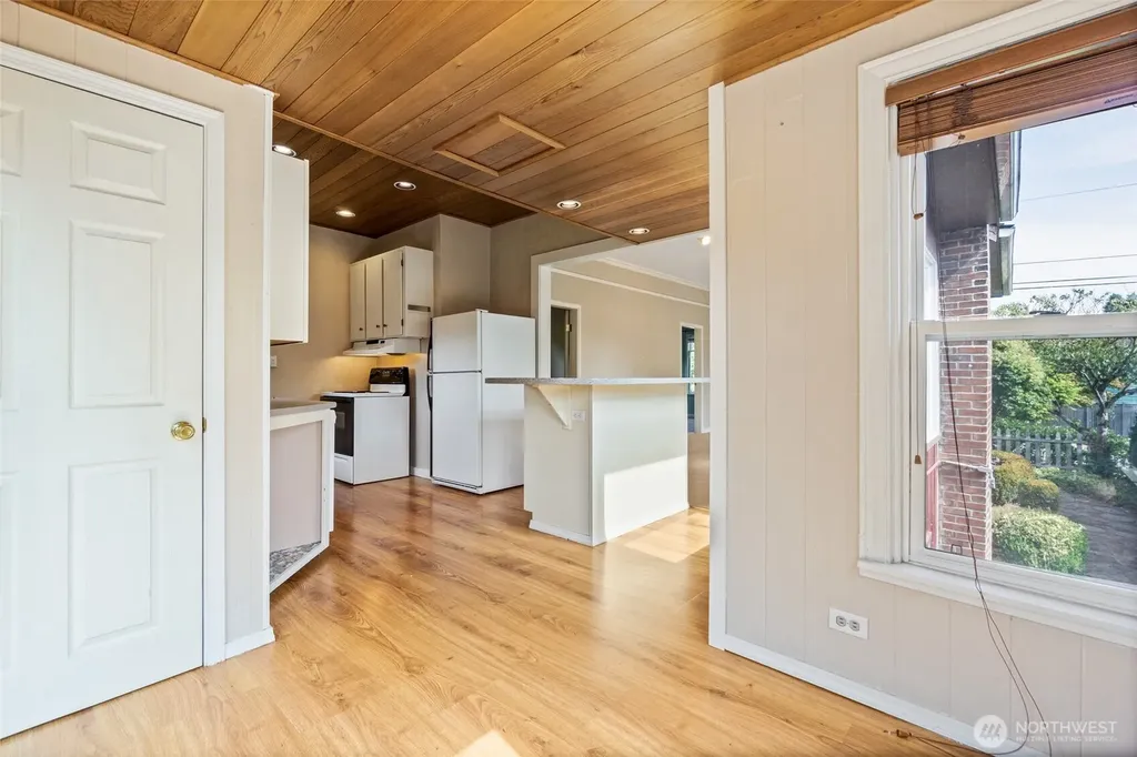 7841 12th Avenue NE Seattle WA 98115
